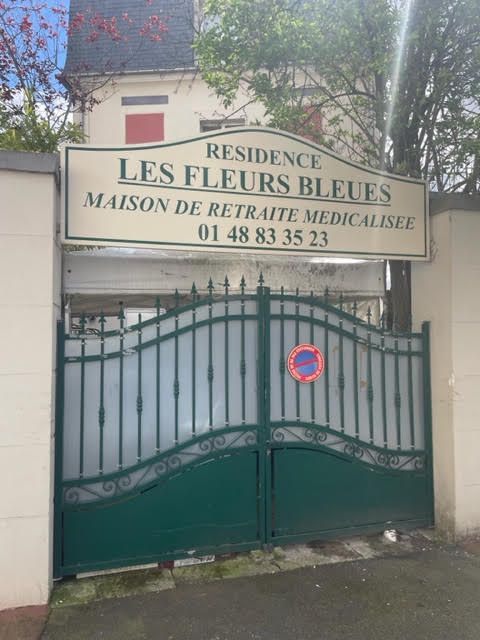 Les Fleurs Bleues